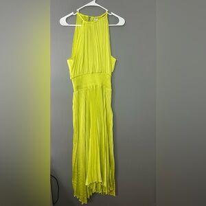 Elegant Women’s Lime Green Pleated Dress